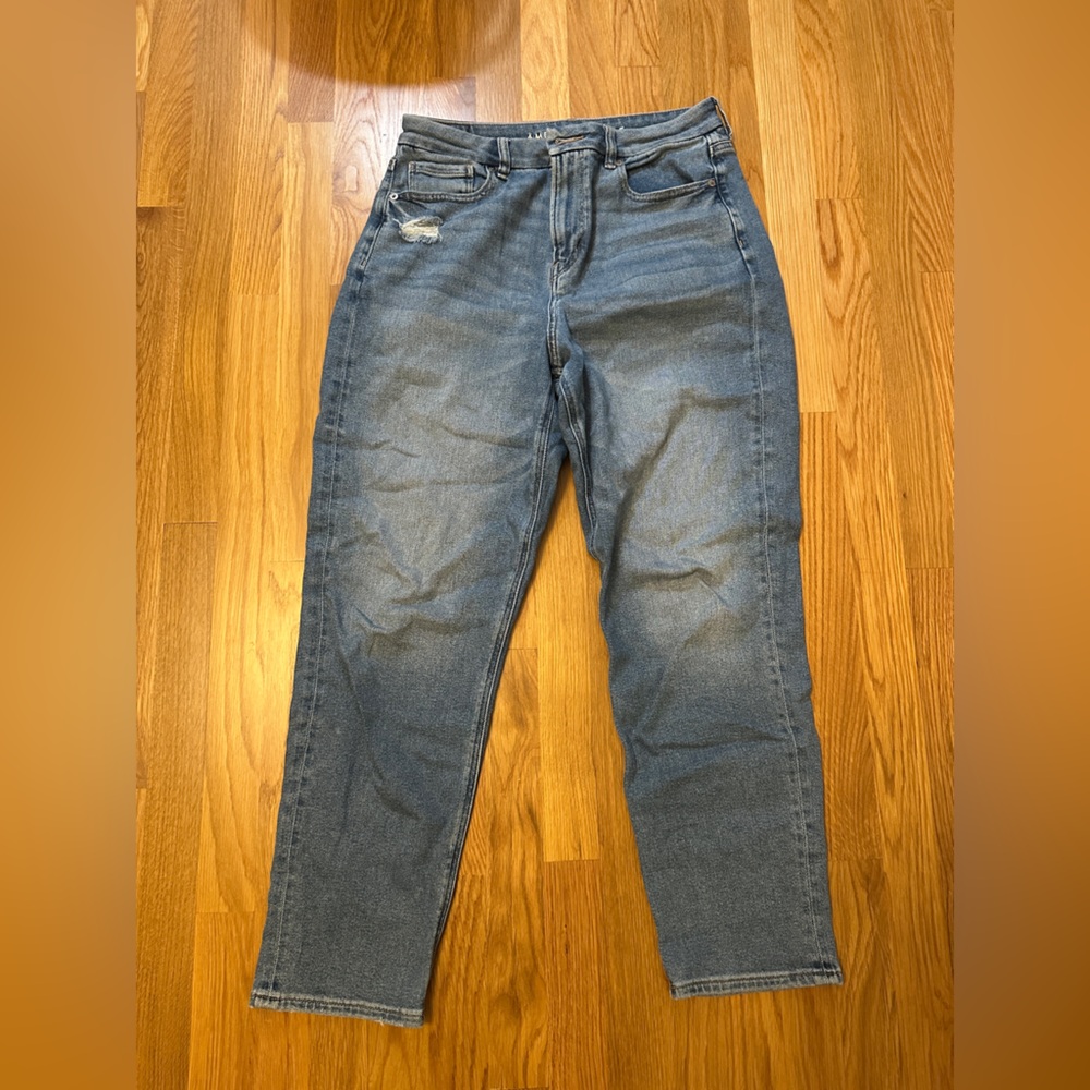 American Eagle Outfitters Curvy Mom Light Blue Jeans
